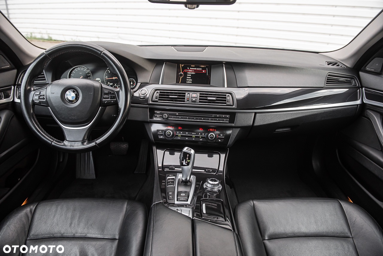 BMW Seria 5 520d xDrive - 22