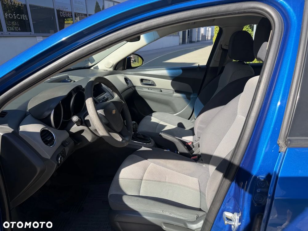 Chevrolet Cruze 1.6 Base - 12