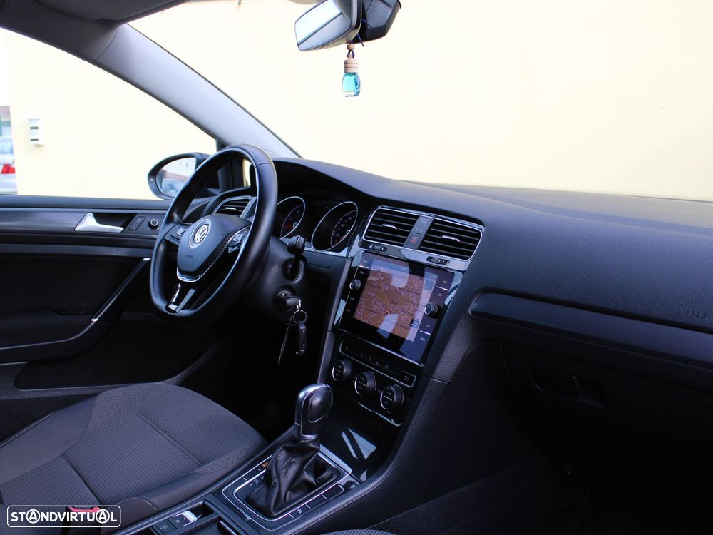 VW Golf 1.0 TSI Confortline DSG - 47