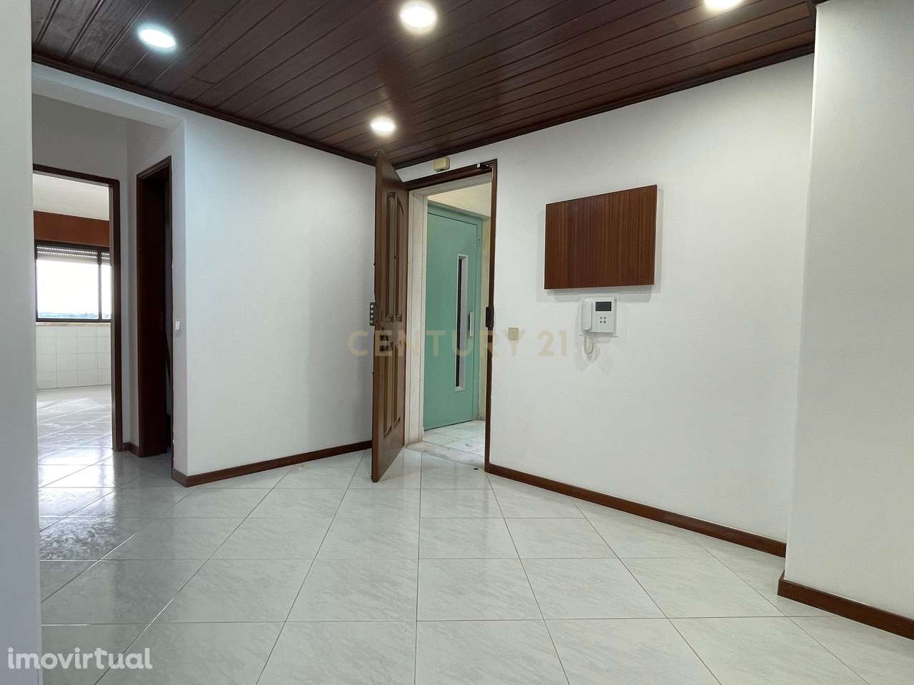 T2 no centro do Pragal - Grande imagem: 4/17