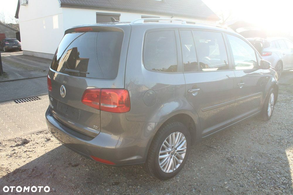 Volkswagen Touran - 5