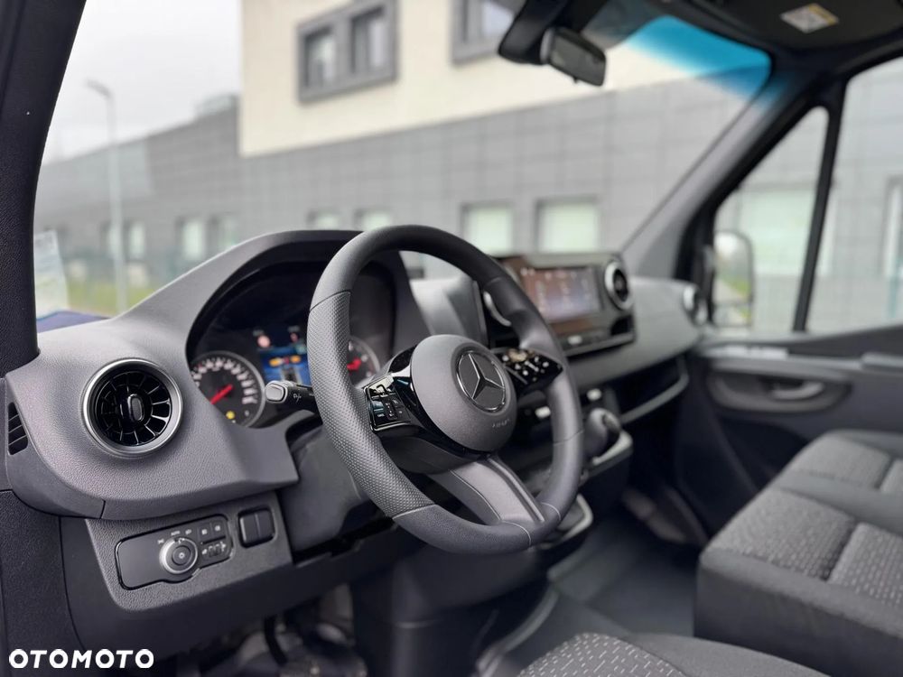 Mercedes-Benz Sprinter - 9