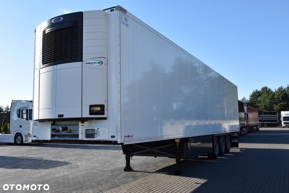 Schmitz Cargobull CHŁODNIA CARRIER VECTOR 1550 ELEKTRYKA / 4 RYGLE / OŚ PODNOSZONA / PALECIARA / DRUKARKA / STAN IDELNY JAK NOWY ! - 1