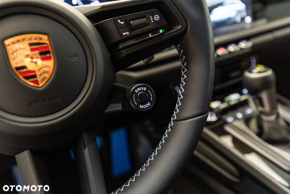 Porsche 911 GT3 Touring PDK - 16