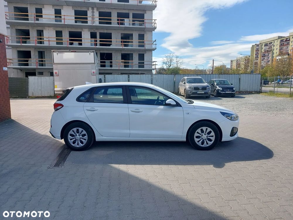 Hyundai i30 1.5 DPI Classic + - 6