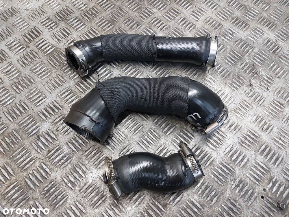 PRZEWÓD POWIETRZA INTERCOOLERA AUDI A4 B7 3.0 TDI 8E0145709E - 1