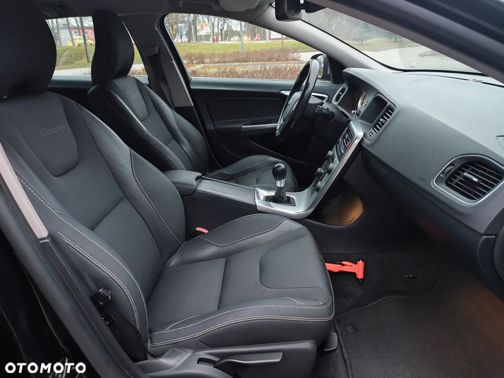 Volvo V60 D2 R-Design Summum - 26