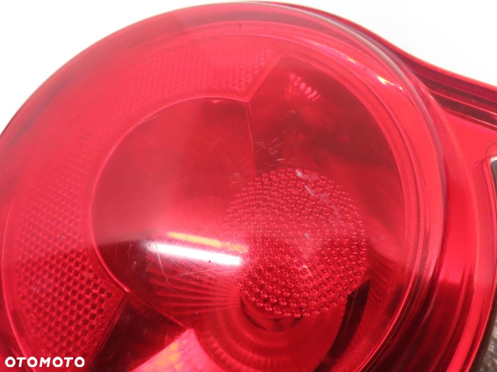 LAMPA PRAWA TYLNA PEUGEOT PARTNER II 9680607880 - 2