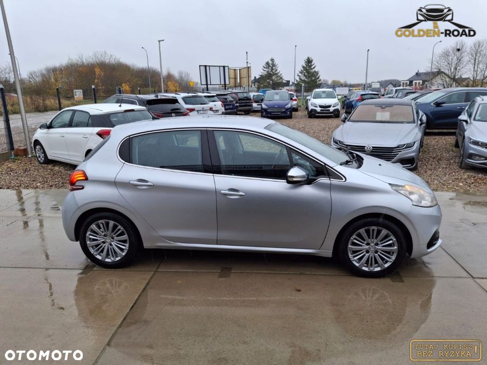 Peugeot 208 - 5
