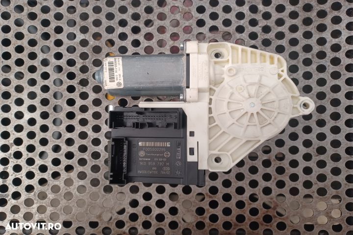 Motoras macara geam spate dreapta 1k0959704P Volkswagen VW Passat B6  [din 2005 pana  2010] seria w - 1