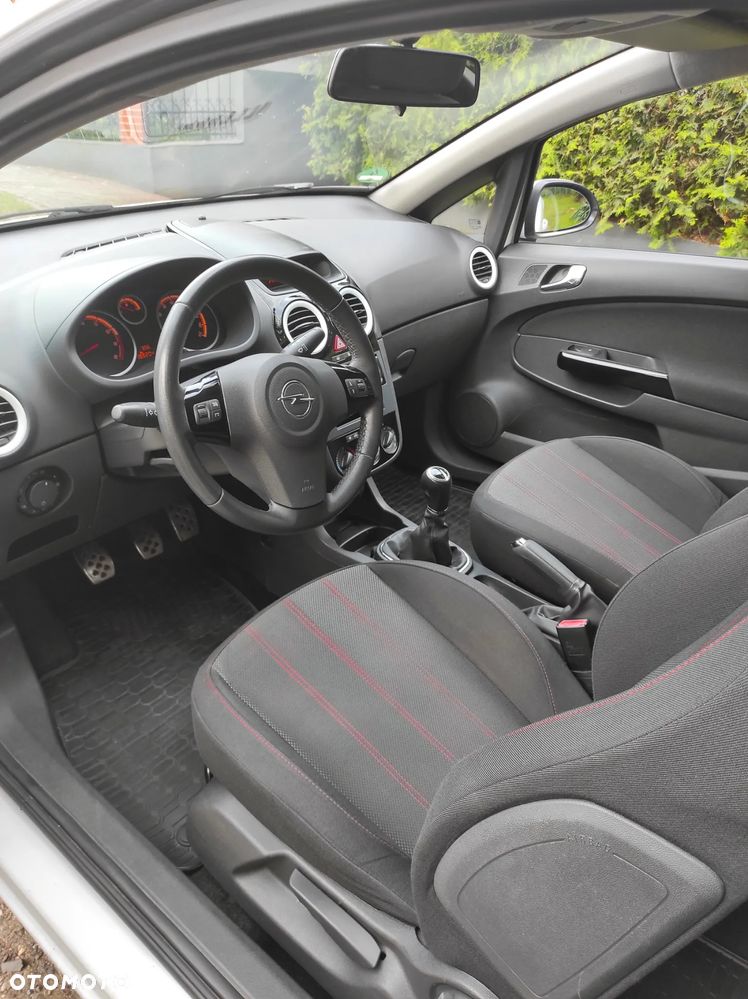 Opel Corsa 1.4 16V Sport - 11