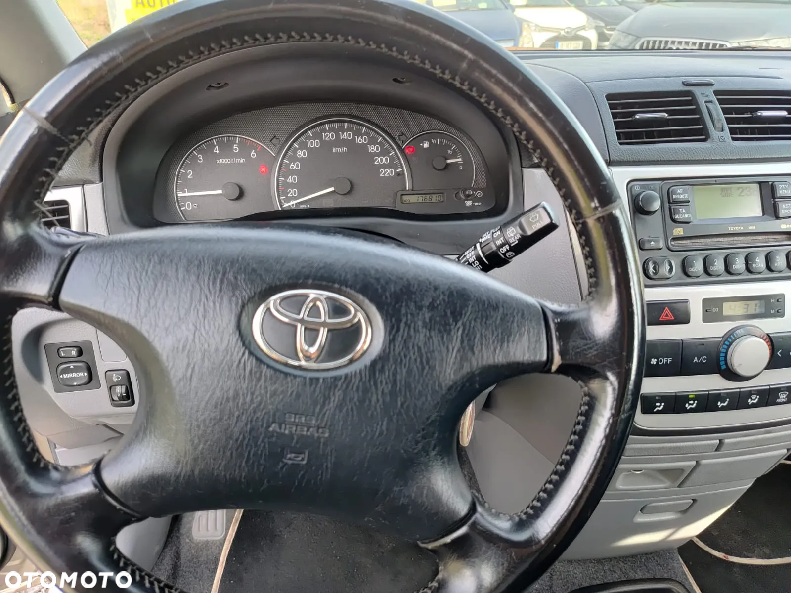 Toyota Avensis Verso D-4D - 13
