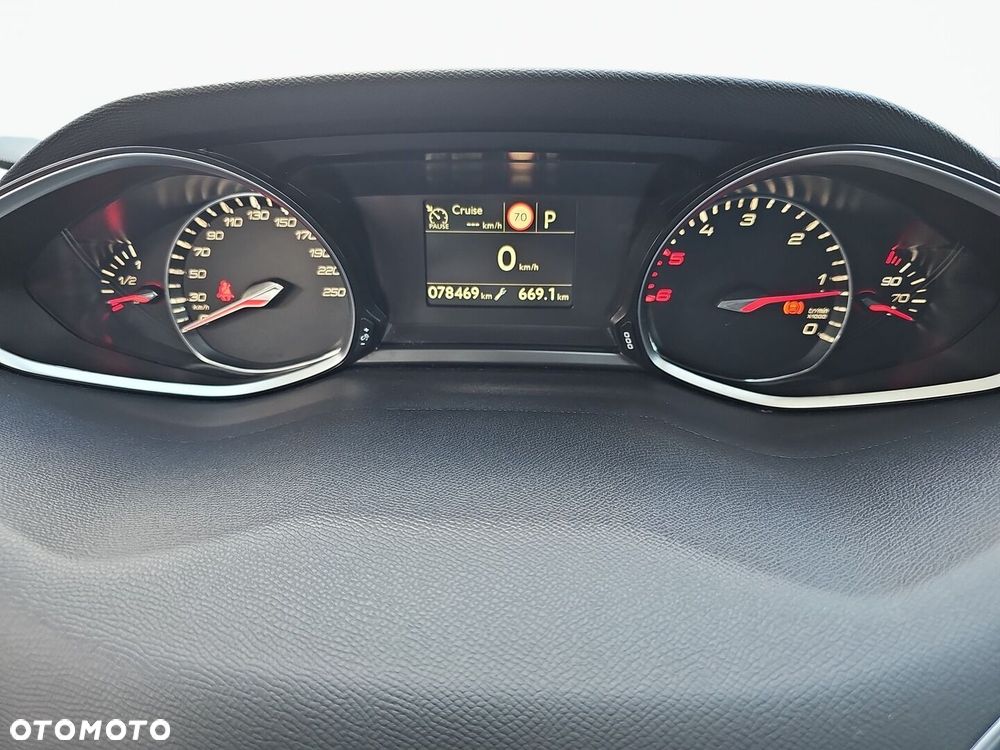 Peugeot 308 BlueHDi 130 EAT8 Allure - 22
