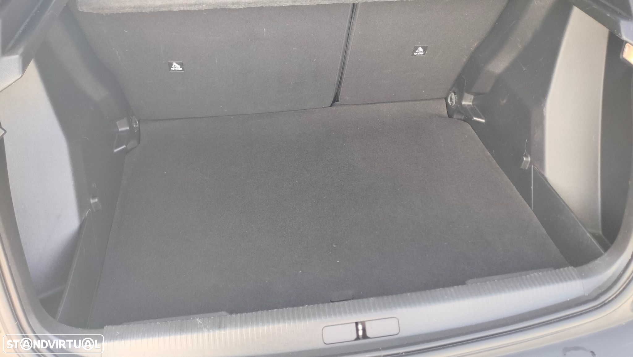 Peugeot 2008 PureTech 130 EAT8 Active Pack - 28