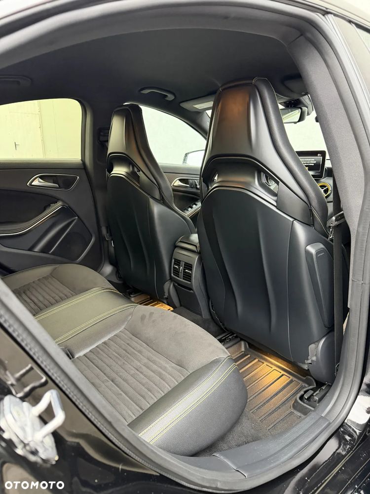 Mercedes-Benz CLA AMG 45 4Matic AMG Sp.sh 7G-DCT Yellow Night Edition - 36