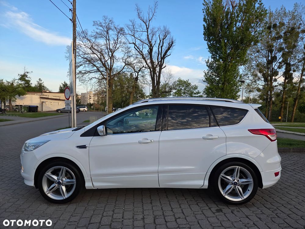 Ford Kuga 1.6 EcoBoost 2x4 Titanium - 4