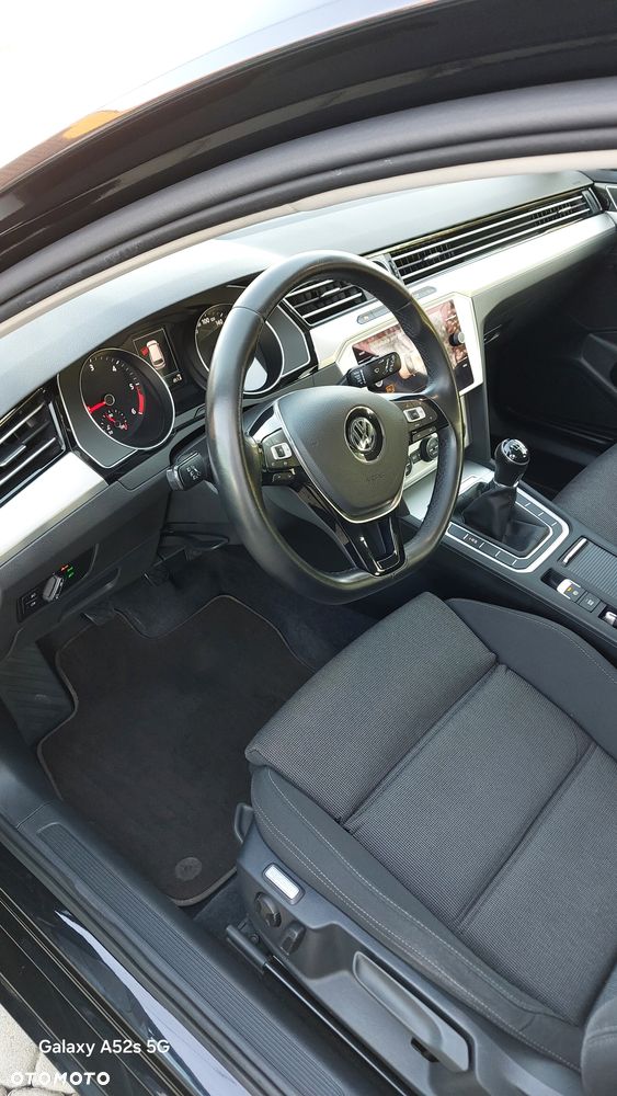 Volkswagen Passat 2.0 TDI SCR Comfortline - 19