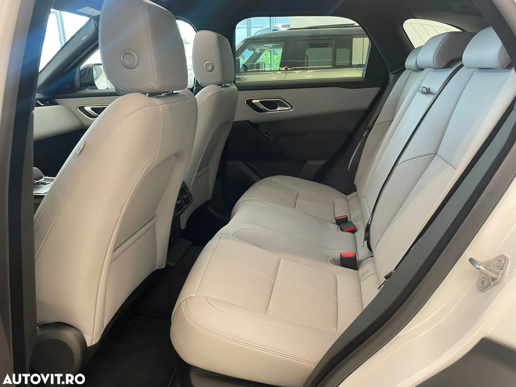 Land Rover Range Rover Velar R-Dynamic 2.0 P250 SE - 8
