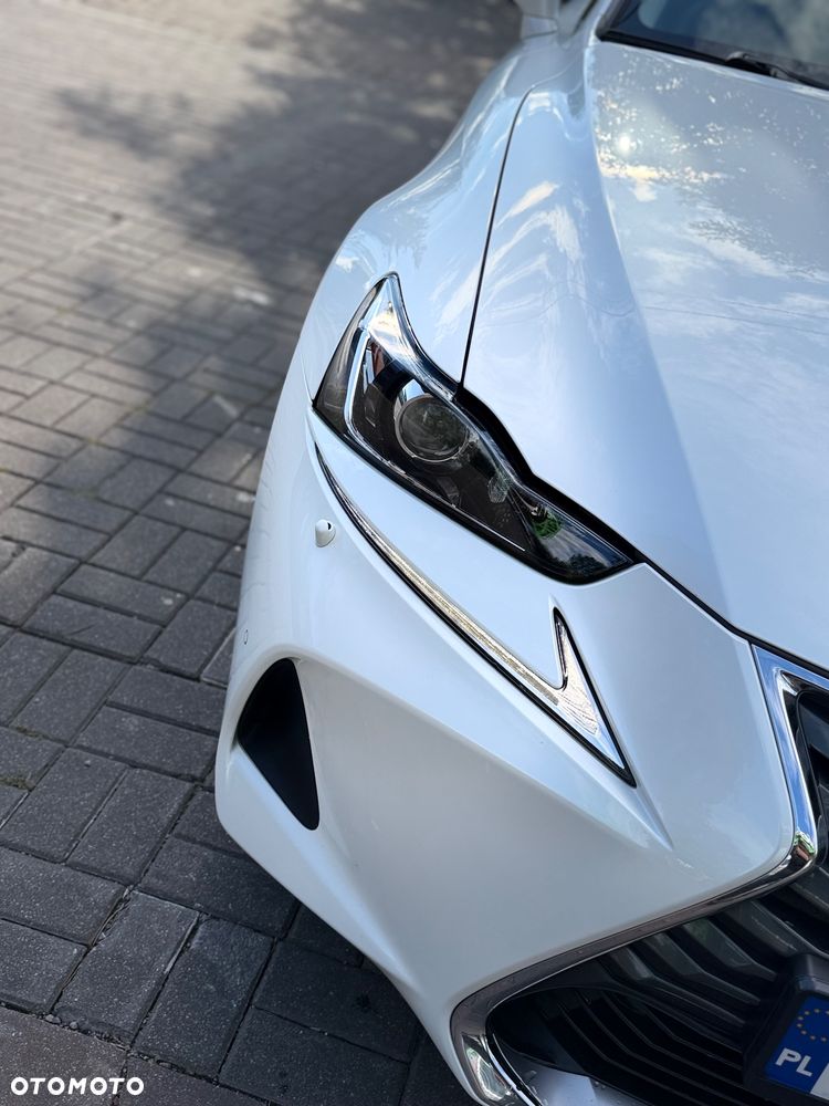 Lexus IS 300h Elegance - 20