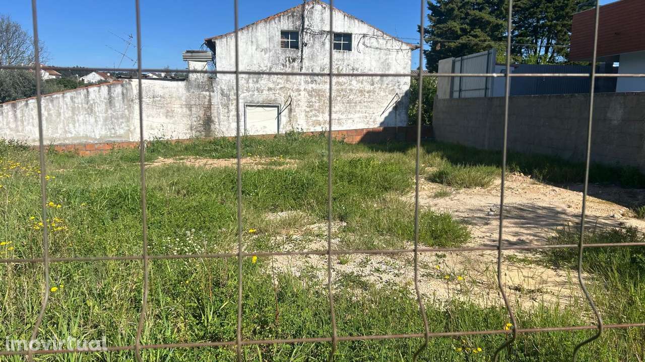 Terreno urbano de 259m² com acesso pavimentado - Grande imagem: 2/4