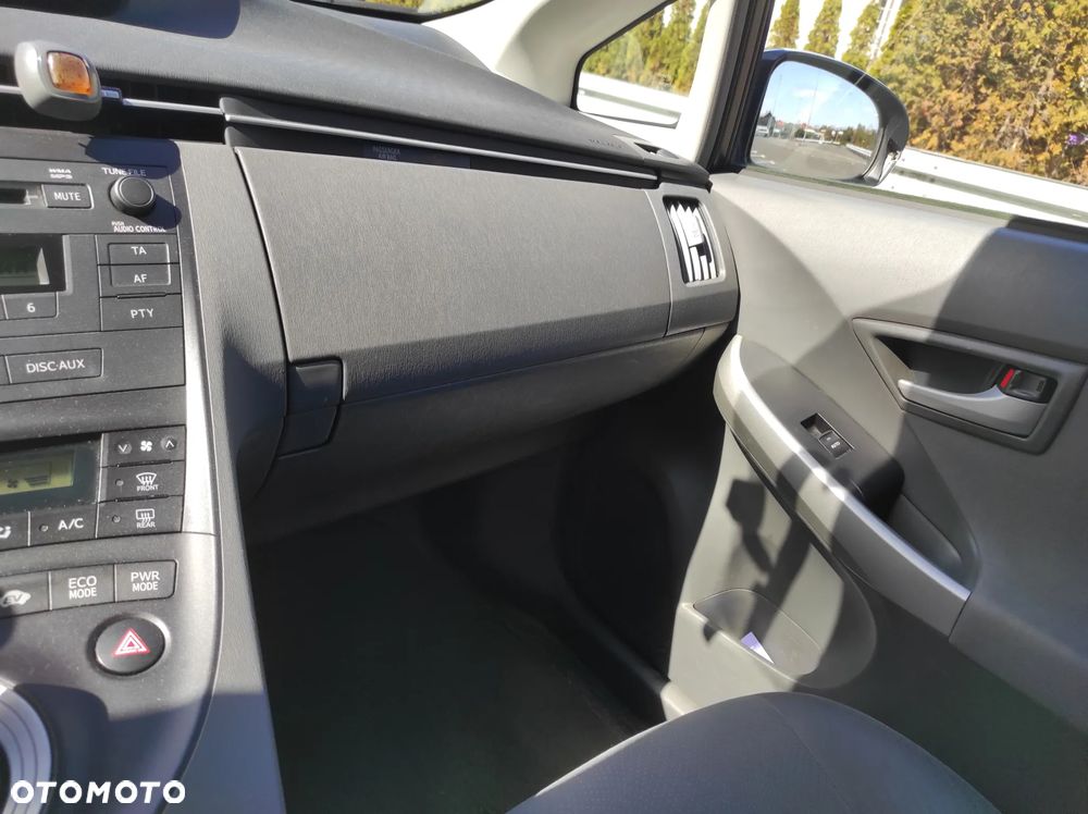 Toyota Prius (Hybrid) - 21