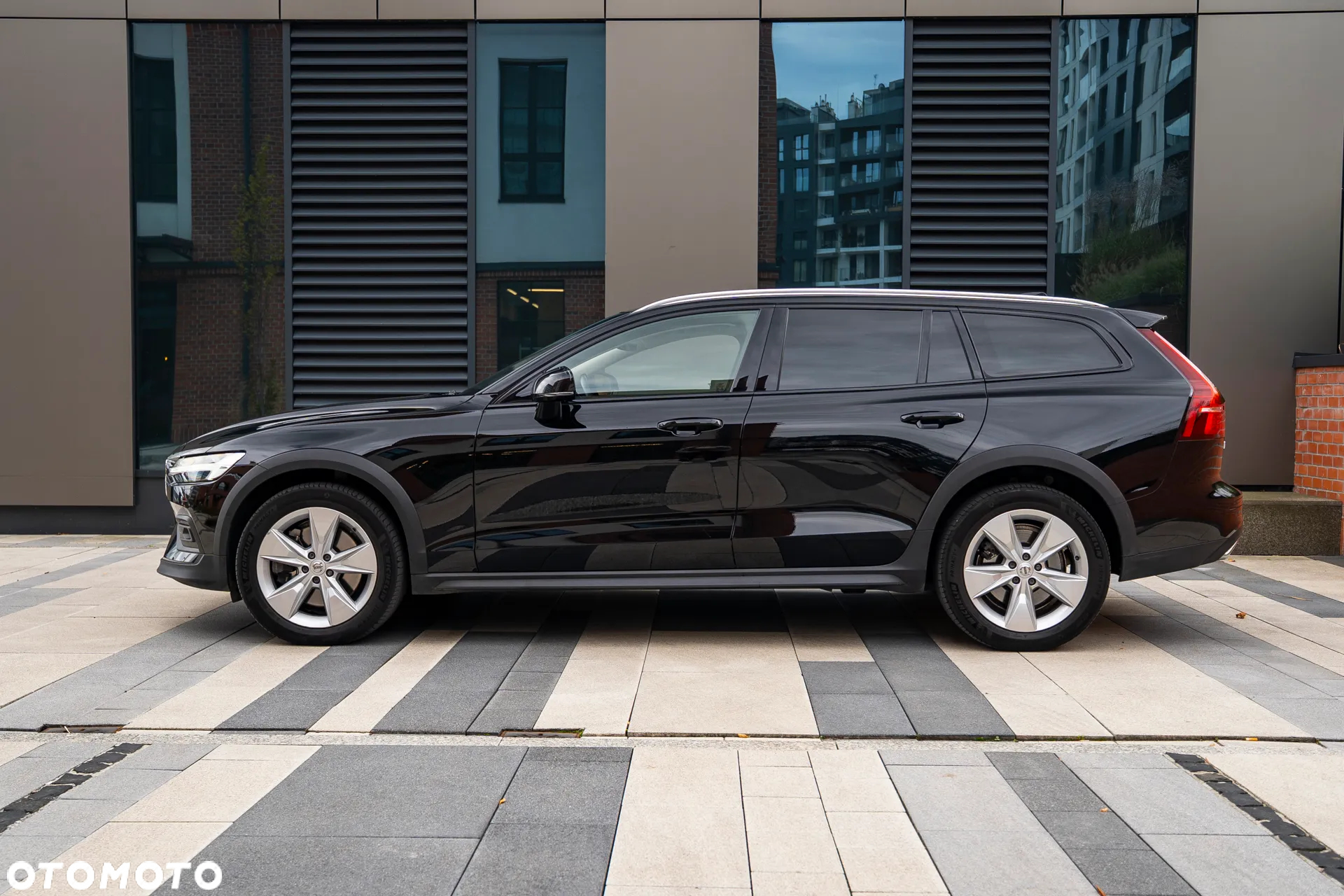 Volvo V60 Cross Country B4 D AWD Geartronic - 24