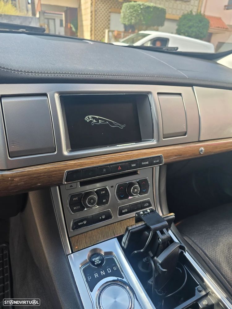 Jaguar XF Sportbrake 2.2 D Premium Luxury - 20