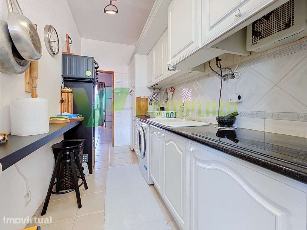 Apartamento T1 com lugar de garagem e piscina na Praia da Rocha - Grande imagem: 4/26