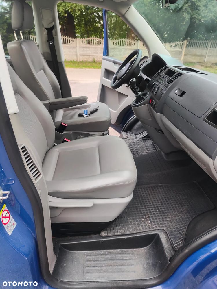 Volkswagen Caravelle - 14
