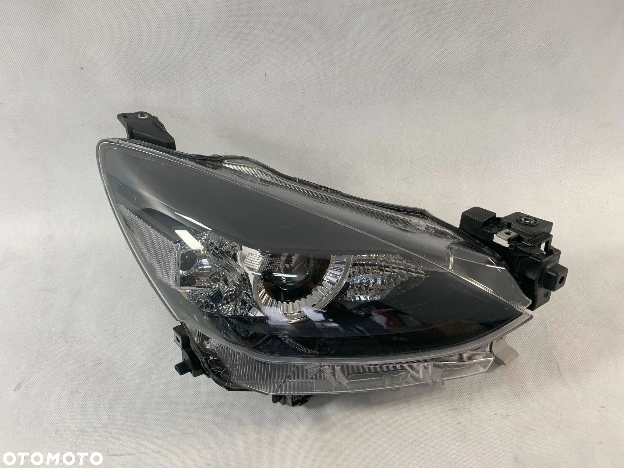 Mazda II FL 19r Reflektor prawy lampa prawa fullled 2019 Lift - 1