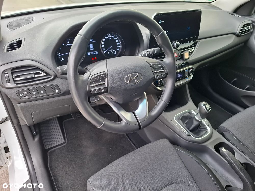 Hyundai i30 Kombi 1.5 T-GDI 48V-Hybrid Intro - 10