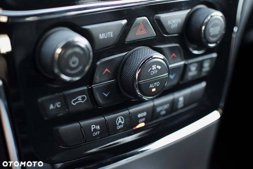 Jeep Grand Cherokee - 25