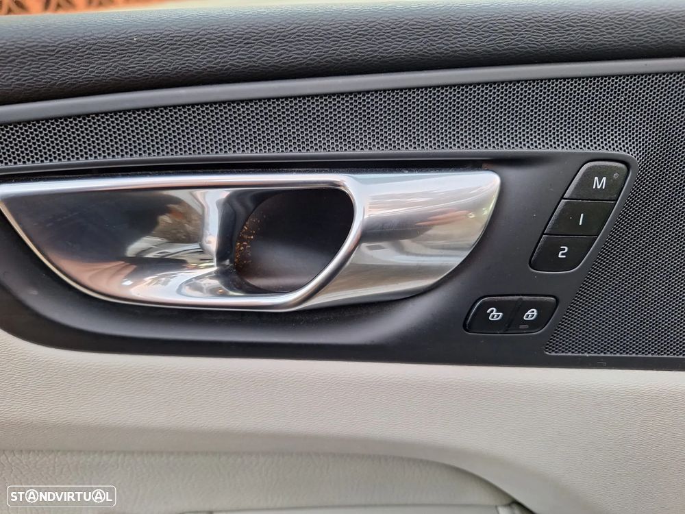 Volvo XC 60 2.0 B5 Inscription AWD - 4