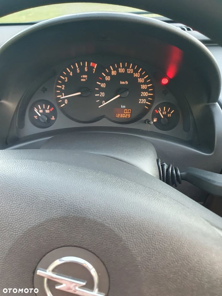 Opel Corsa 1.2 16V - 10