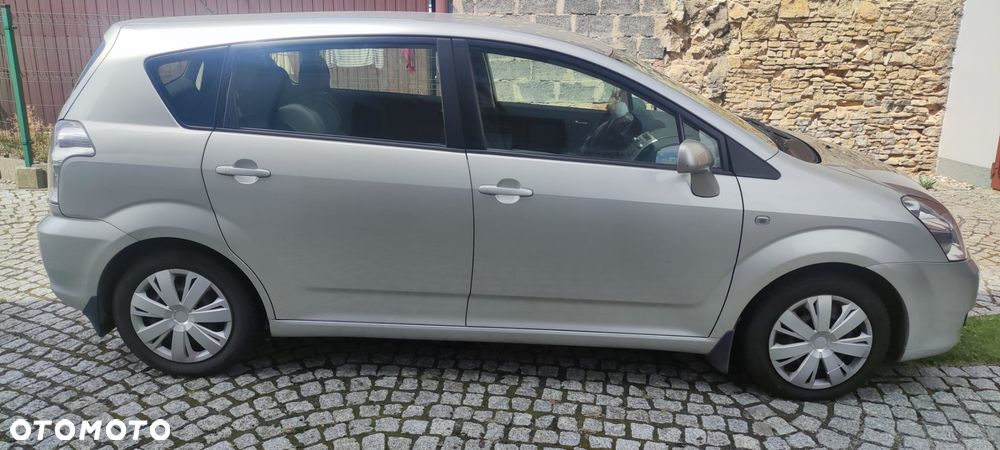 Toyota Corolla Verso 2.2 D-4D - 8