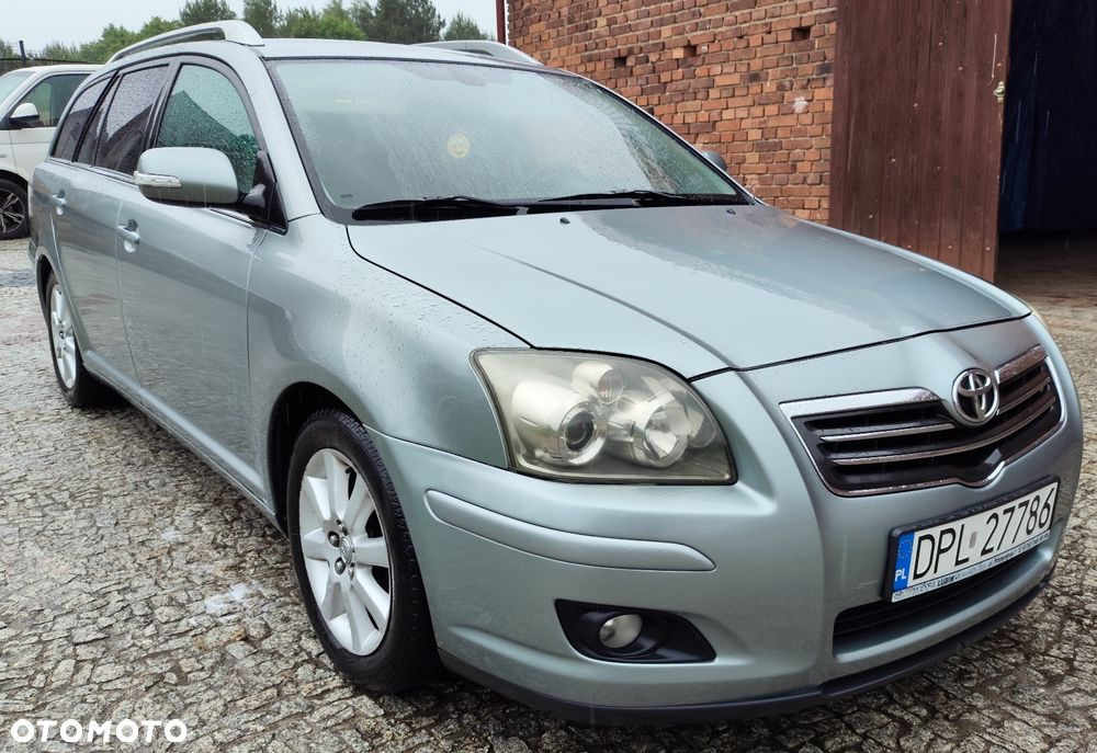 Toyota Avensis - 1