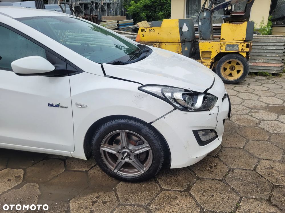 Hyundai i30 blue 1.6 CRDi YES Gold - 13
