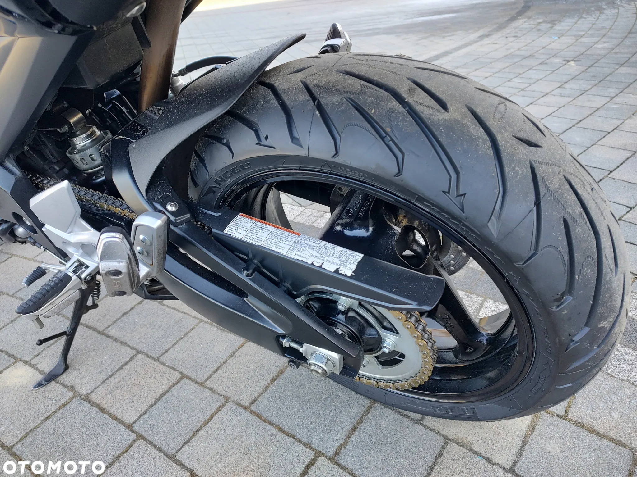 Suzuki GSR - 17