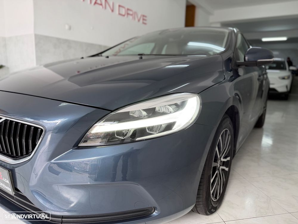 Volvo V40 2.0 D2 Momentum Geartronic - 17