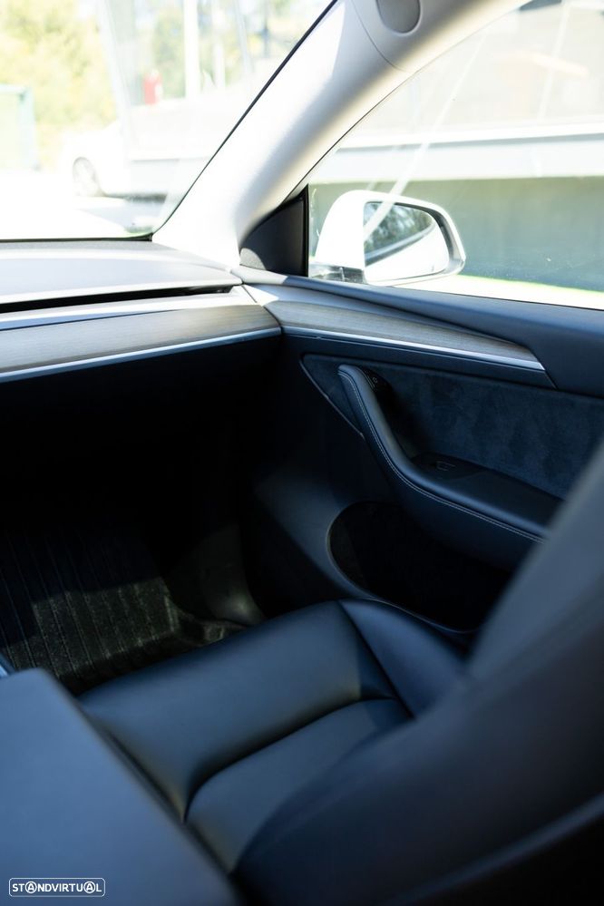 Tesla Model Y Long Range Dual Motor AWD - 22