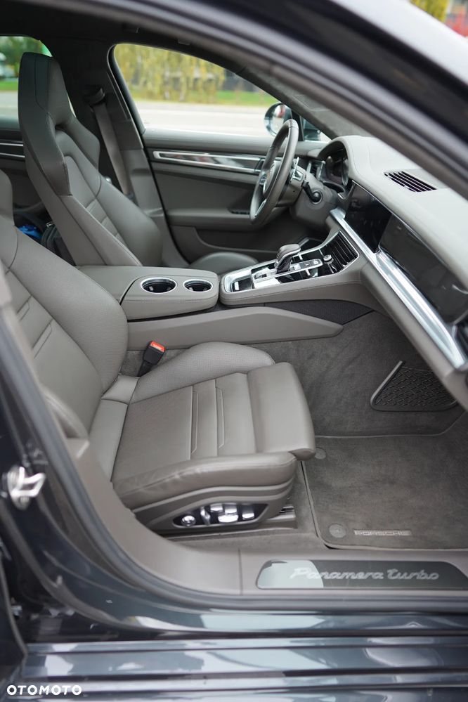 Porsche Panamera Turbo - 11