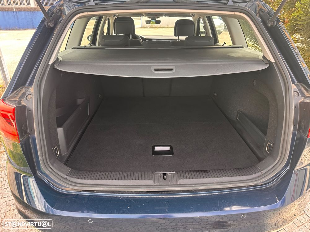 VW Passat Variant - 8