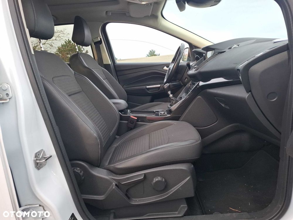 Ford Kuga 1.5 EcoBoost 2x4 Titanium - 9