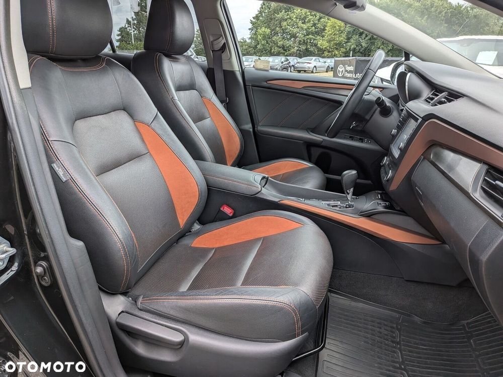 Toyota Avensis 2.0 Premium MS - 32