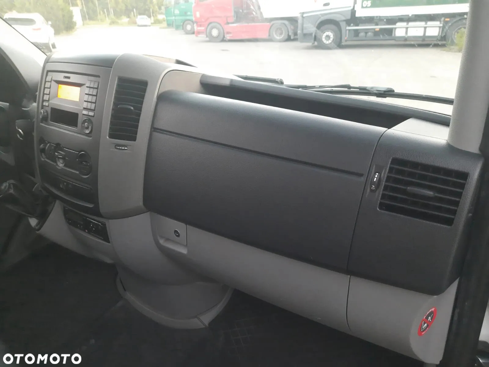 Mercedes-Benz Sprinter - 15