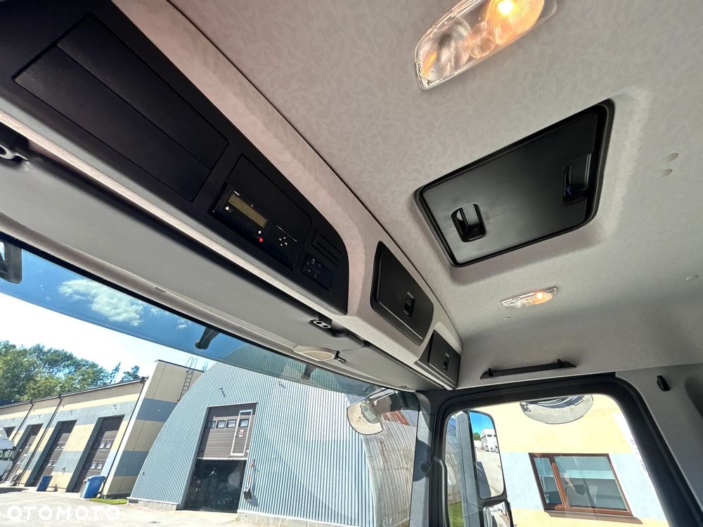 Mercedes-Benz ANTOS 2527 6X2*4 EURO6 BOX L-9700mm - 21
