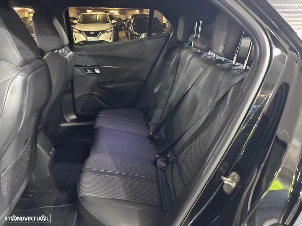 Peugeot 2008 1.2 PureTech GT - 8