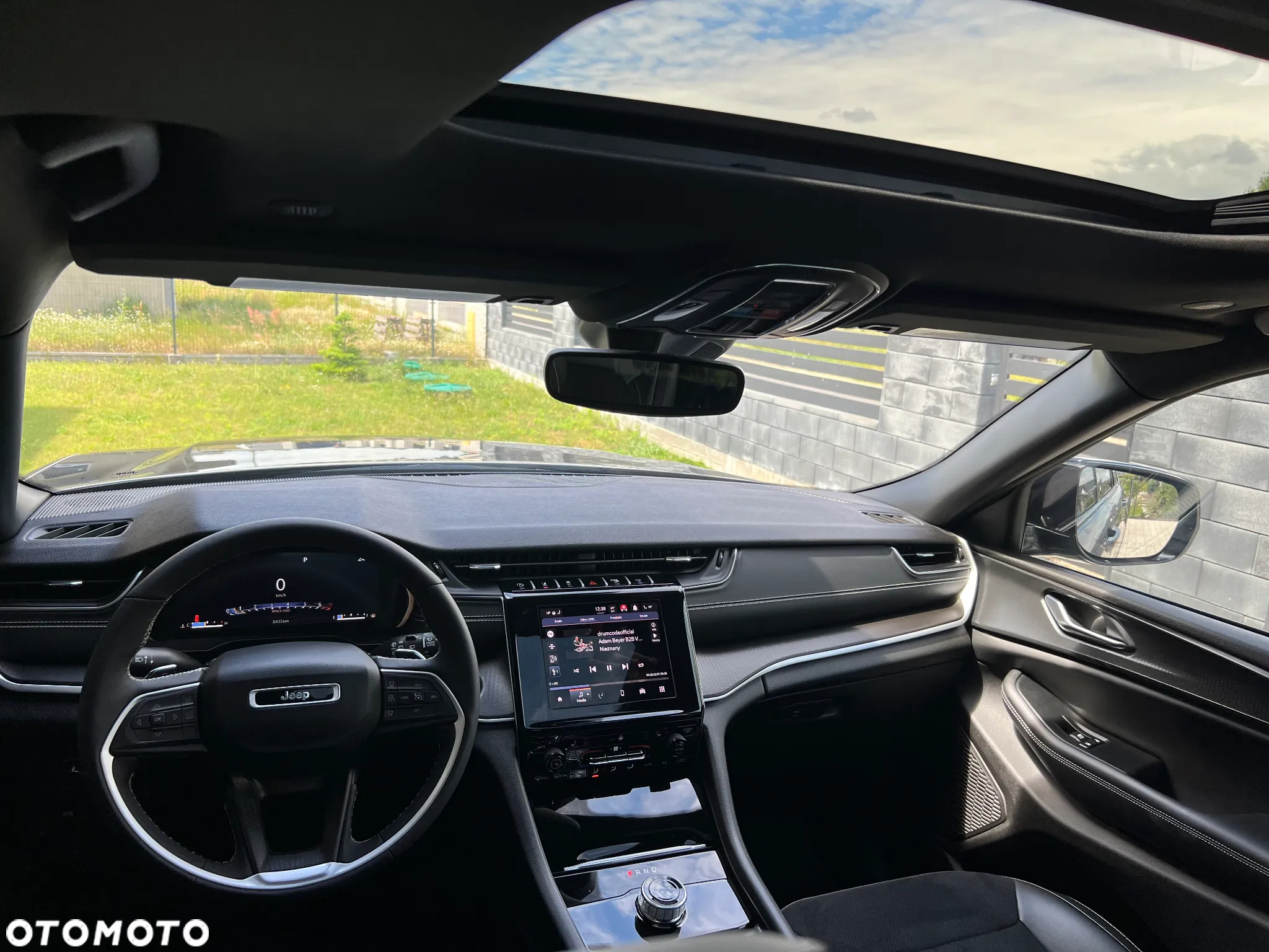 Jeep Grand Cherokee - 27