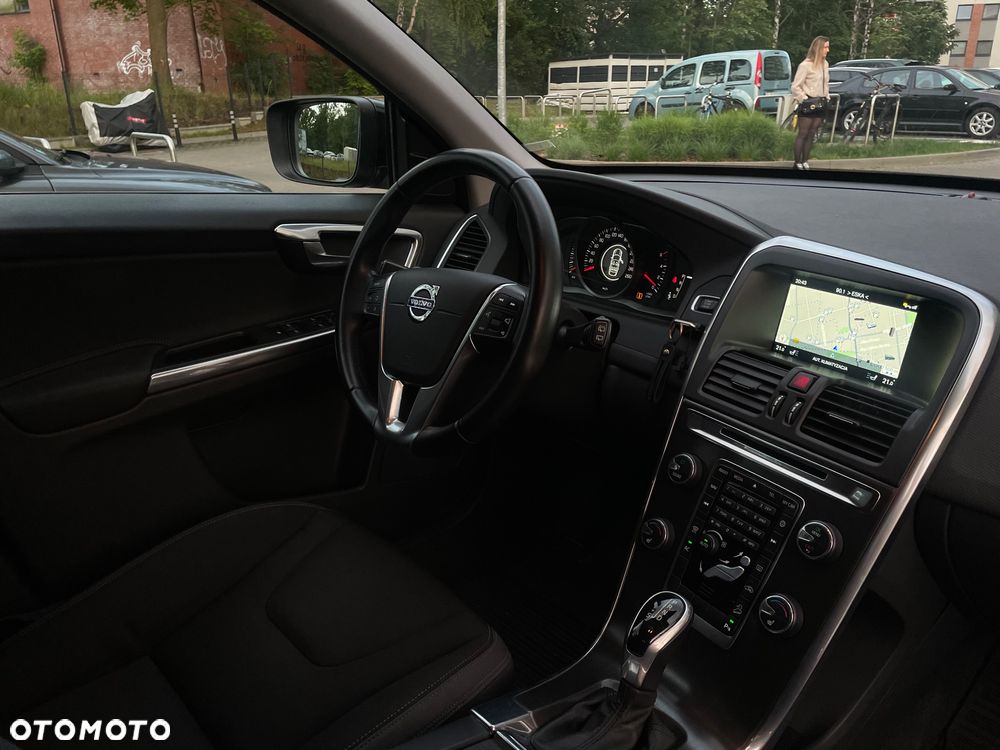 Volvo XC 60 D4 AWD Momentum - 23