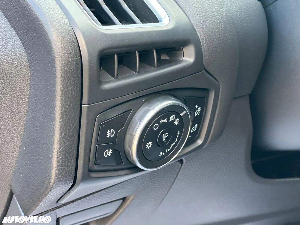 Ford Focus 1.0 EcoBoost Titanium - 11